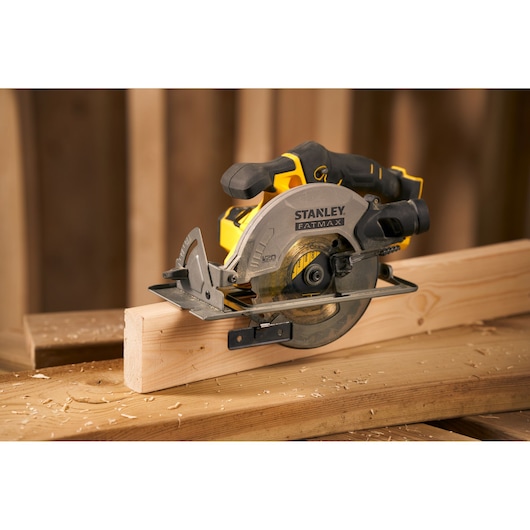 STANLEY SFMCS500B circular saw cutting wood, side angle, yellow and black housing, FATMAX branding.
