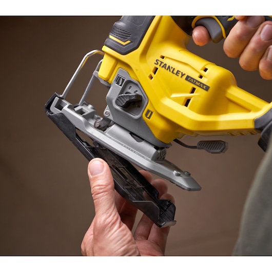 Close-up photo of STANLEY SFMCS650B 18V STANLEY FATMAX V20 brushless jigsaw, user attaching base plate.
