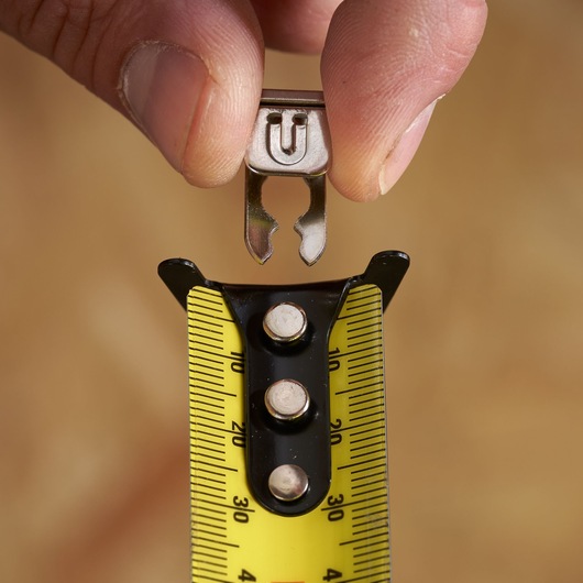 STANLEY STHT37241 tape measure close-up, yellow blade and metal clip detail, photo of front view.